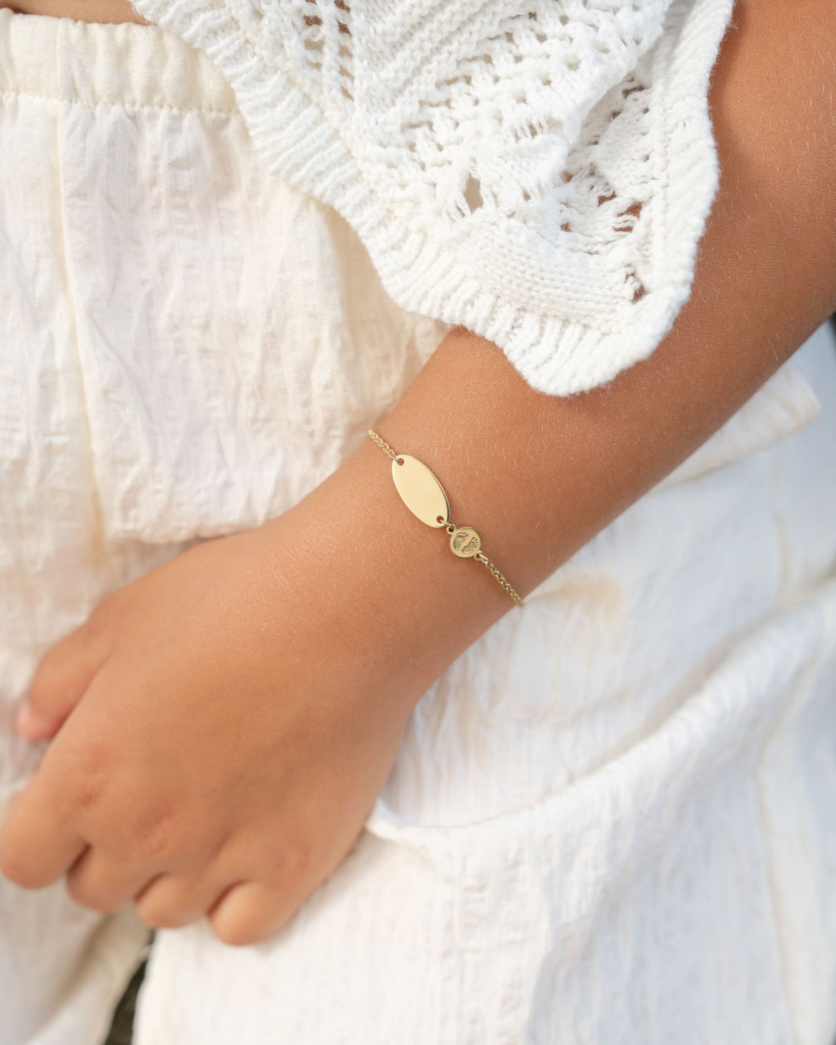 Sternzeichen Gravurarmband Gravurplatte Babyfüße