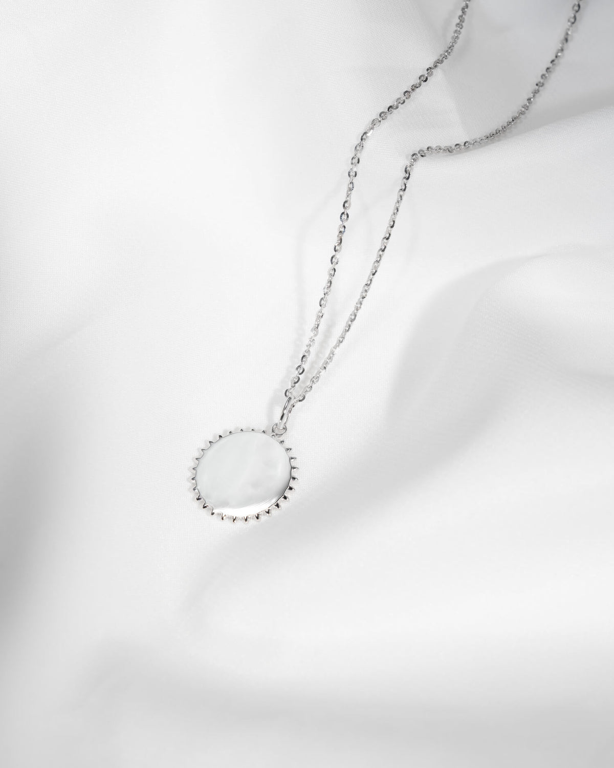 Geboorte bloem zon ketting graveren plaat hanger