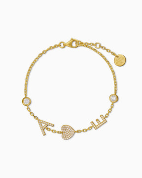 Armband met letters en zirkonia met bedeltjes