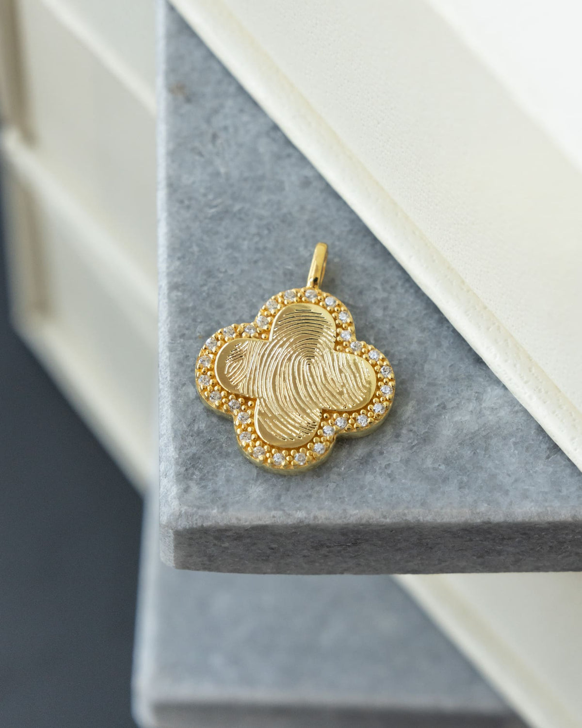 Cloverleaf necklace engraving plate zirconia