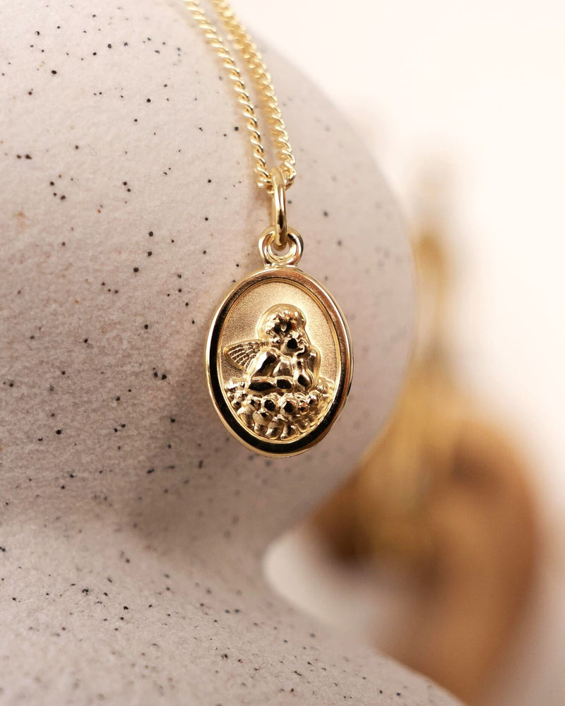 Kleine Kette, große Geste: Schmuck als Kommunionsgeschenk