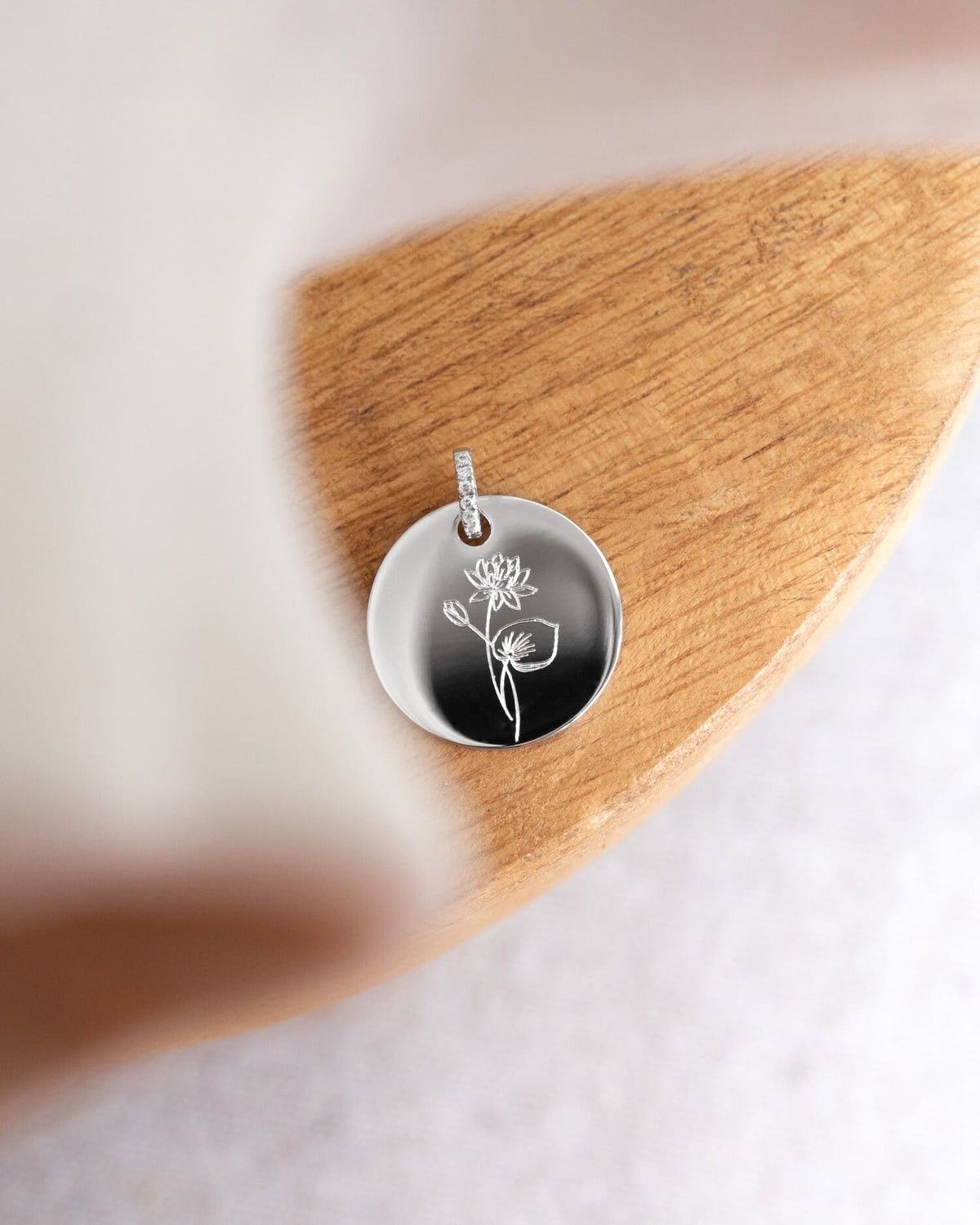 Geboorte bloem graveren platen ketting hanger zirconia ronde